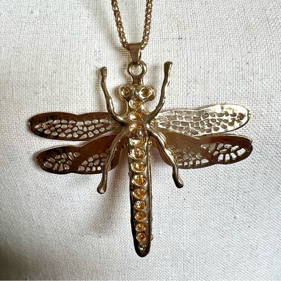 Betsy Johnson NWT Dragonfly Pendant Medallion Necklace Red & Gold - Picture 8 of 12